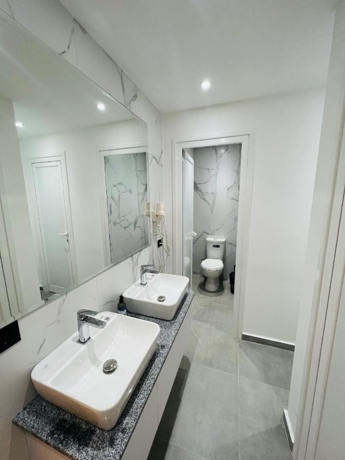 Central Boutique Hostel Sarande Exterior photo